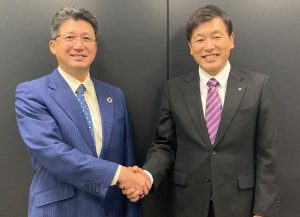 左：NECネッツエスアイ 牛島社長／右：CONNEXX SYSTEMS 塚本社長