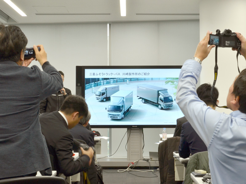 三菱ふそう本社見学会でEnePOND®実機を紹介