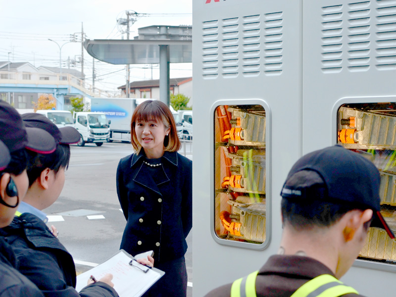 三菱ふそう本社見学会でEnePOND®実機を紹介