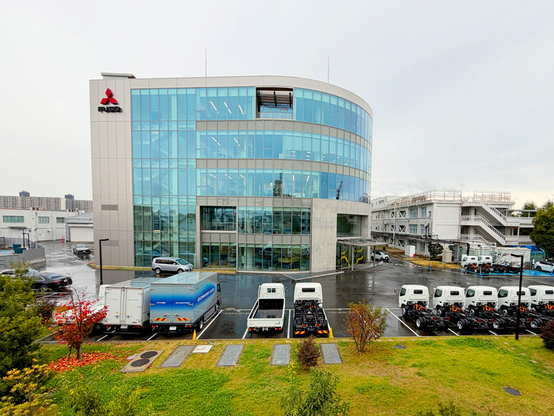 三菱ふそう本社見学会でEnePOND®実機を紹介