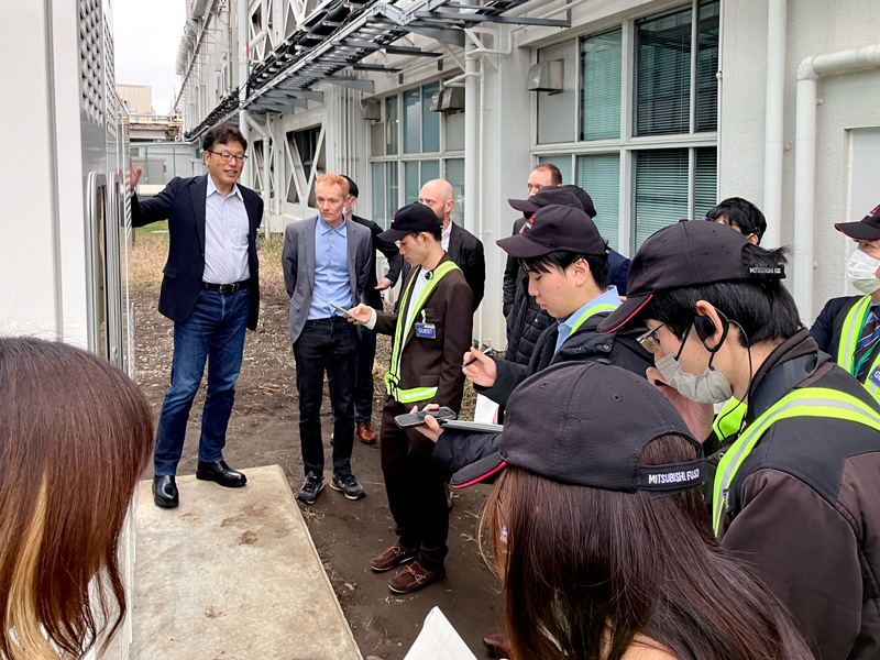 三菱ふそう本社見学会でEnePOND®実機を紹介